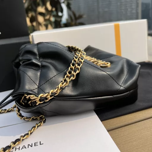 Chanel has a wide range of bags, and the new 23s series for the spring and summer of 23 has been loved by many fans. Among them, the 