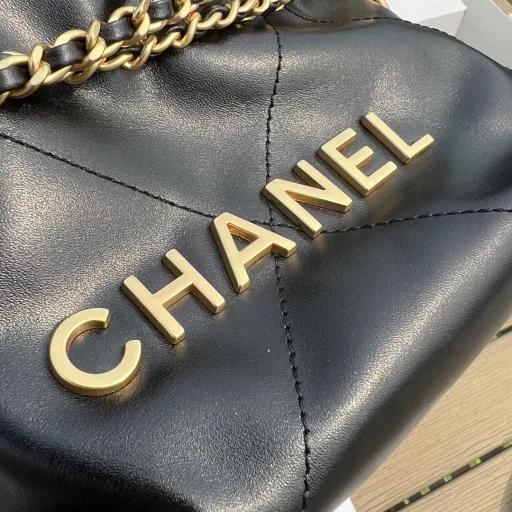 Chanel has a wide range of bags, and the new 23s series for the spring and summer of 23 has been loved by many fans. Among them, the 