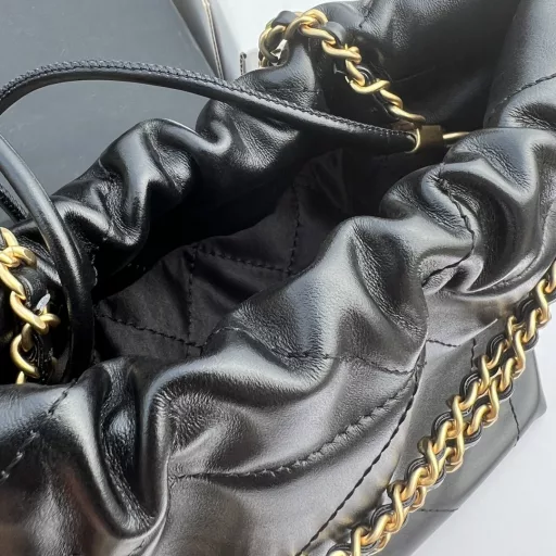 Chanel has a wide range of bags, and the new 23s series for the spring and summer of 23 has been loved by many fans. Among them, the 