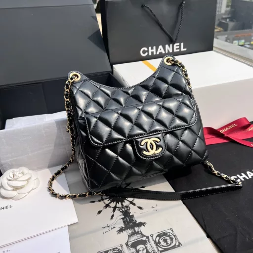CHANEL overseas channel resources special supply ❗️ Chanel 23c gold coin hippie bag. You can definitely keep it for yourself! This bag is very distinctive, the curvature of the bag mouth is like a kitten's ear, so it is also called 