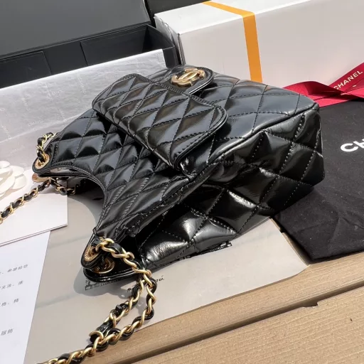 CHANEL overseas channel resources special supply ❗️ Chanel 23c gold coin hippie bag. You can definitely keep it for yourself! This bag is very distinctive, the curvature of the bag mouth is like a kitten's ear, so it is also called 