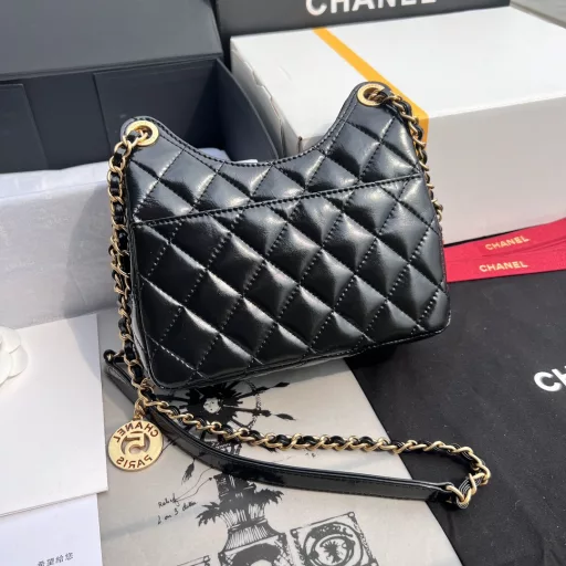 CHANEL overseas channel resources special supply ❗️ Chanel 23c gold coin hippie bag. You can definitely keep it for yourself! This bag is very distinctive, the curvature of the bag mouth is like a kitten's ear, so it is also called 