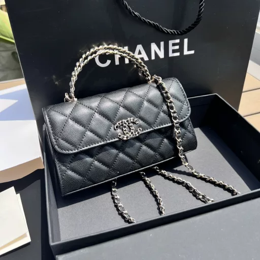 CHANEL overseas channel resources special supply ❗️ Chanel 23P Kelly chain bag, using the popular caviar cowhide, the characteristic is that the bag body is stiff and wear-resistant. The handle has two leather chains interwoven hollow design. The overall bag body looks small, but the capacity is good, and it can hold two mobile phones at the same time