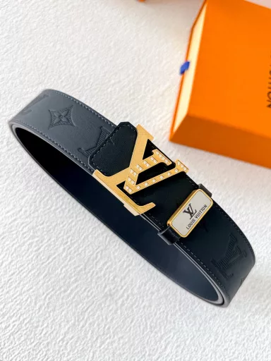 Louis Vuitton ✈️ belt • leather belt • original P185Model: buckle, classic pure steel diamond buckle, top layer cowhide, real pictureMaterial: 🐂top layer cowhide, buckle series, pure steel buckle head, palladium plating process will never fade. Classic top layer cowhide plain weave printed old flower + top layer cowhide plain weave bottom, diamond hanging gold buckle, can be used on both sides, pure steel buckle head, same quality as counter, first choice for gifting and personal use✈️