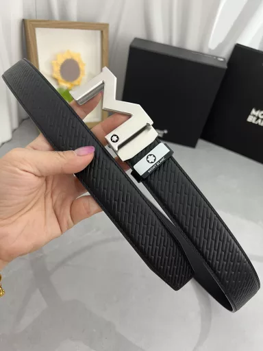 Montblanc 💕Automatic belt P160Material: Original cowhide belt 100% first-layer cowhide belt✨Guaranteed genuine leather, 24K pure steel buckle, original quality, fine workmanship, fashionable brand, first choice for gifting and personal usePackaging: Please look for the counter packaging as shown in the picture💕Free puncher💞Handbag💕Counter gift box