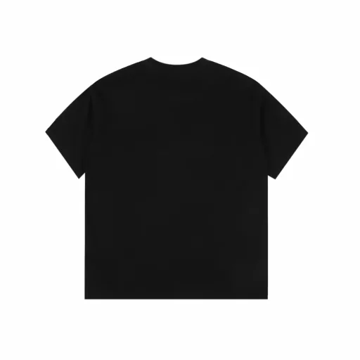 Gucci 25SS bubble letter short-sleeved T-shirtThe fabric is made of customized 240g 26-count special smooth double-strand fine cotton plain weave high-density dust-free cotton fabric. The front is high-density thickened, the lines are smooth, OEM quality, and a full set of customized accessories