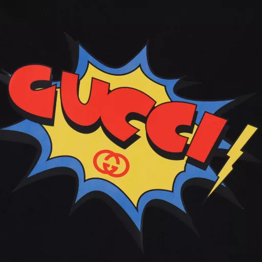 Gucci 25SS bubble letter short-sleeved T-shirtThe fabric is made of customized 240g 26-count special smooth double-strand fine cotton plain weave high-density dust-free cotton fabric. The front is high-density thickened, the lines are smooth, OEM quality, and a full set of customized accessories