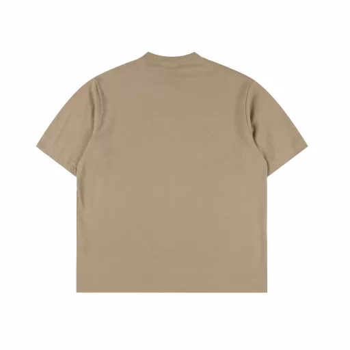 Acne Studios 25SS beaded letter short-sleeved T-shirtThe fabric is custom-dyed 32-count 260g original double-yarn cotton. The grey fabric is dyed with high-quality environmental protection. It is also subjected to high-temperature shrinkage before cutting into large quantities. It reduces the shrinkage rate and makes the hand feel softer and more comfortable. Five layers of glue are required for printing. The first layer must be imported primer to fill the extremely small holes on the fabric. It is then dried on a high-temperature bed and then colored. Ink is used for hot flat screen printing. A total of five layers are applied. The interval between each layer is 30 minutes to ensure that the finished product maintains the texture of the original. A full set of development accessories