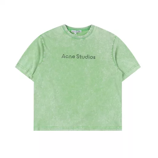 Acne Studios 25SS beaded letter short-sleeved T-shirtThe fabric is custom-dyed 32-count 260g original double-yarn cotton. The grey fabric is dyed with high-quality environmental protection. It is also subjected to high-temperature shrinkage before cutting into large quantities. It reduces the shrinkage rate and makes the hand feel softer and more comfortable. Five layers of glue are required for printing. The first layer must be imported primer to fill the extremely small holes on the fabric. It is then dried on a high-temperature bed and then colored. Ink is used for hot flat screen printing. A total of five layers are applied. The interval between each layer is 30 minutes to ensure that the finished product maintains the texture of the original. A full set of development accessories