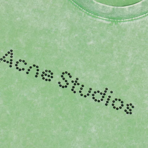 Acne Studios 25SS beaded letter short-sleeved T-shirtThe fabric is custom-dyed 32-count 260g original double-yarn cotton. The grey fabric is dyed with high-quality environmental protection. It is also subjected to high-temperature shrinkage before cutting into large quantities. It reduces the shrinkage rate and makes the hand feel softer and more comfortable. Five layers of glue are required for printing. The first layer must be imported primer to fill the extremely small holes on the fabric. It is then dried on a high-temperature bed and then colored. Ink is used for hot flat screen printing. A total of five layers are applied. The interval between each layer is 30 minutes to ensure that the finished product maintains the texture of the original. A full set of development accessories
