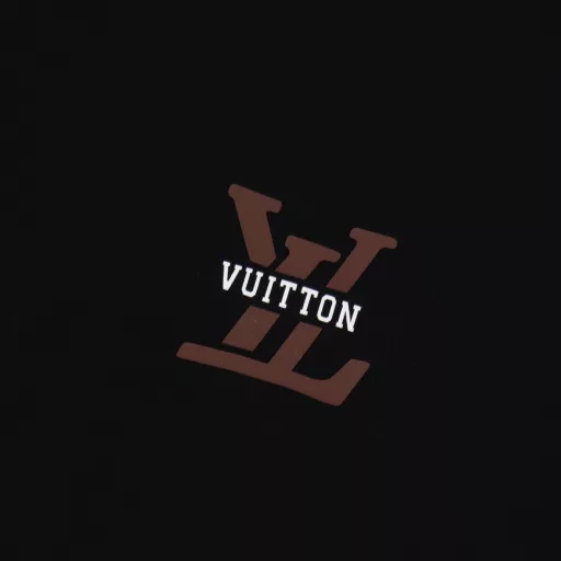Louis Vuitton front and back printed short sleevesLV new T-shirts are available! High quality combed cotton washed and treated, no deformation or shrinkage, 260g high weight, good hand feel. This T-shirt is designed with LV front and back embossing, simple and elegant, the new technology makes the real object more three-dimensional and more beautiful, super versatile style, three labels are complete
