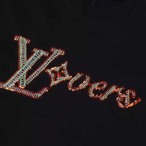 Louis Vuitton 25ss beaded sequined letter logo short sleevesOriginal purchase, 32-count fine cotton double yarn fabric, 1*1 Solana ribbing, embroidered beaded pieces, fabric fermentation washed, customized accessories, fitted version