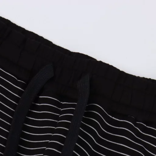 Prada side triangle striped shortsA new aesthetic inspiration and fun design, channel-quality products. Make the overall design more elegant and fashionable, the hottest series this summer, sought after by countless celebrities and fashionistas. The neat details of the cutting process add color to the fun fashion! The neat and meticulous, fitted version structure is even more ingenious, the upper body is not only recognizable but also youthful. A style with both extreme wearing meaning and dressing performance, gorgeous color matching, the craftsmanship of this style must also be extremely extraordinary, the comfort of the upper body is absolutely strong enough, and it is also a manifestation of the essence of luxury! Soft and thin, the touch is extremely seductive, the breathability is very strong, especially suitable for the needs of spring and summer, a proper wearing enjoyment, and the details and webbing craftsmanship are perfect, more advanced!