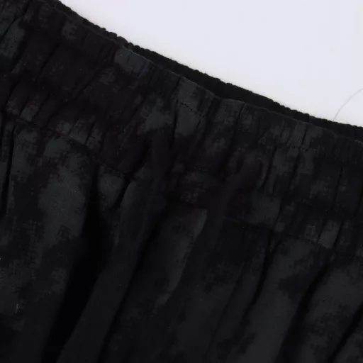 Prada triangle black camouflage shortsA new aesthetic inspiration and fun design, channel-quality products. Make the overall design more elegant and fashionable, the hottest series this summer, sought after by countless celebrities and fashionistas. The neat details of the cutting process add color to the fun fashion! The neat and meticulous, fitted version structure is even more ingenious, the upper body is not only recognizable but also youthful. A style with extreme wearing meaning and wearing performance, gorgeous color matching, the craftsmanship of this style must be extremely extraordinary, the comfort of the upper body is absolutely strong enough, and it is also a manifestation of the essence of luxury! Soft and thin, the touch is extremely seductive, the breathability is very strong, especially suitable for the needs of spring and summer, a proper wearing enjoyment, and the details and webbing craftsmanship are perfect, more advanced!