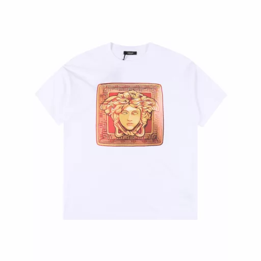 Versace checkered Medusa head print logo short-sleeved T-shirtSummer channel limited new model, simple but stylish retro brand logo,Cool for summer, couple temperament style, two colors recommended.Customized high-weight knitted cotton, the fabric feels solid, very classy, ​​close-fitting, soft and delicate,It has its own style and is fashionable, and it also feels street-like. It is a must-have versatile artifact for the high street!The latest version of the computer printing system is used for color matching, which is very delicate and tasteful,Taste and style coexist, and the loose OS version is cut to meet the current trend aesthetics!