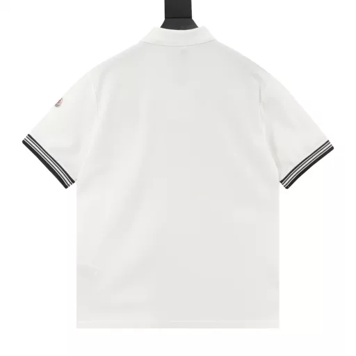 Moncler MC signature embroidered short-sleeved POLO shirtSynchronized with the official website, purchased from the original, using 210g special pique cotton fabric, comfortable and breathable. Imported machine embroidery, cuffs are knitted by flat machines to restore the original. Customized seals on the sleeves.