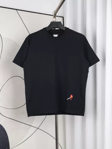 BV two-color match short sleevesThis is a BV short sleeve with full details. It uses 26-count double-yarn combed compact plain fabric. The high weight of 285G/M² makes this short sleeve a more suitable product for outdoor wear.The exquisite small LOGO embroidery made us modify it more than ten times. The Behringer embroidery machine is the first product we made after changing the new needle. The new set of sewing needles makes the precision even higher. Every stitch and every frame is insisted by our team.The triangles in the back of the clothes are all standardized workmanship made with templates. Each piece of this product restores this delicate practice.The high-end feeling and texture of the product itself, only when you touch it, you will understand the meaning of value for money and value for money