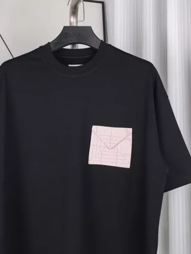 Bv pocket color matching T-shirt replacement can be found on the platformProcess description: fabric 26 count 320g American imported Pima cotton, this style is an oversize version, the whole upper body is loose, giving people a fashionable and casual sense of relaxation, envelope cover material custom woven and dyed woven cotton cloth, pocket bv letter embroidery machine, imported Behringer multi-head embroidery machine embroidery, embroidery sewing thread, using imported 