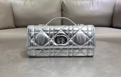 New to the Cruise 2025 collection, the Miss Caro Top Handle Clutch is an everyday piece that exudes sophistication. Crafted from lambskin leather with oversized cannage stitching, the flap features a vintage gold-finish metal knob-style CD buckle, inspired by the closure of a Christian Dior perfume bottle, and a compartment for storing daily essentials. It can be carried by hand with a foldable top handle for a refined look.