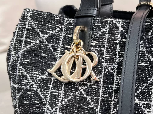 The Dior Toujours bag is casual and practical, with a twist. Crafted from calfskin leather with oversized cannage stitching and black calfskin details, it features a spacious interior with matching pouches to neatly organize your daily essentials. It has a slim leather tie closure to keep everything secure, and a CD Lock D knob clasp that adjusts the sides for added style. Medium size with leather top handle with adjustable details for hand or shoulder carry
