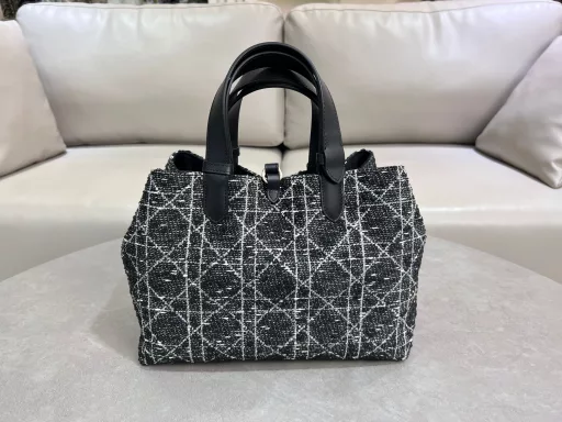 The Dior Toujours bag is casual and practical, with a twist. Crafted from calfskin leather with oversized cannage stitching and black calfskin details, it features a spacious interior with matching pouches to neatly organize your daily essentials. It has a slim leather tie closure to keep everything secure, and a CD Lock D knob clasp that adjusts the sides for added style. Medium size with leather top handle with adjustable details for hand or shoulder carry