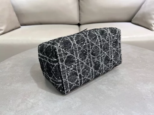 The Dior Toujours bag is casual and practical, with a twist. Crafted from calfskin leather with oversized cannage stitching and black calfskin details, it features a spacious interior with matching pouches to neatly organize your daily essentials. It has a slim leather tie closure to keep everything secure, and a CD Lock D knob clasp that adjusts the sides for added style. Medium size with leather top handle with adjustable details for hand or shoulder carry