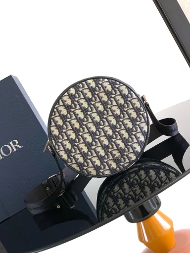 This Dior Yoyo zip messenger bag is stylish and practical. The round shape is carefully crafted in materials such as beige and black Oblique printed fabrics, decorated with black grained cowhide leather details to enhance the style, and the Dior logo is embellished on the front. With a back slip pocket and zipper closure, the main compartment is equipped with a slip pocket to store various daily necessities. With an adjustable Christian Dior logo shoulder strap, it can be matched with various styles and add a finishing touch.