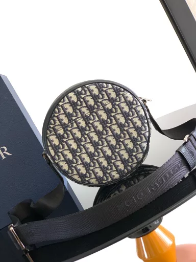 This Dior Yoyo zip messenger bag is stylish and practical. The round shape is carefully crafted in materials such as beige and black Oblique printed fabrics, decorated with black grained cowhide leather details to enhance the style, and the Dior logo is embellished on the front. With a back slip pocket and zipper closure, the main compartment is equipped with a slip pocket to store various daily necessities. With an adjustable Christian Dior logo shoulder strap, it can be matched with various styles and add a finishing touch.