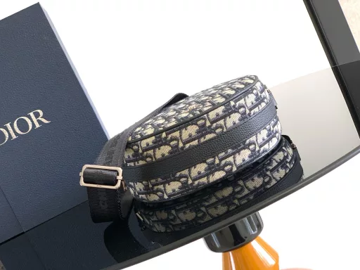 This Dior Yoyo zip messenger bag is stylish and practical. The round shape is carefully crafted in materials such as beige and black Oblique printed fabrics, decorated with black grained cowhide leather details to enhance the style, and the Dior logo is embellished on the front. With a back slip pocket and zipper closure, the main compartment is equipped with a slip pocket to store various daily necessities. With an adjustable Christian Dior logo shoulder strap, it can be matched with various styles and add a finishing touch.