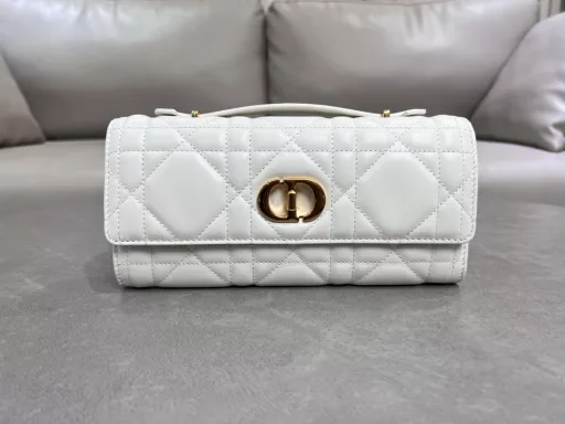 New to the Cruise 2025 collection, the Miss Caro Top Handle Clutch is an everyday piece that exudes sophistication. Crafted from burgundy lambskin leather with oversized cannage stitching, the flap features a vintage gold-finish metal knob-style CD buckle, inspired by the closure of a Christian Dior perfume bottle, and a compartment for storing a variety of daily necessities. With a foldable top handle, it can be carried by hand, enhancing the sophisticated look.