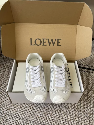 Loewe 25ss latest catwalk model Ballet Runner 2.0 Ballet Leisure Sports Shoes Dexun Shoes Nylon and cow leather sports shoes Asymmetrical toe design, sock-like internal structure Lightweight rubber outsole extends to the toe