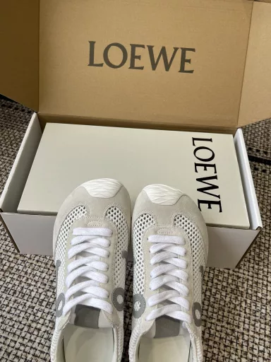 Loewe 25ss latest catwalk model Ballet Runner 2.0 Ballet Leisure Sports Shoes Dexun Shoes Nylon and cow leather sports shoes Asymmetrical toe design, sock-like internal structure Lightweight rubber outsole extends to the toe