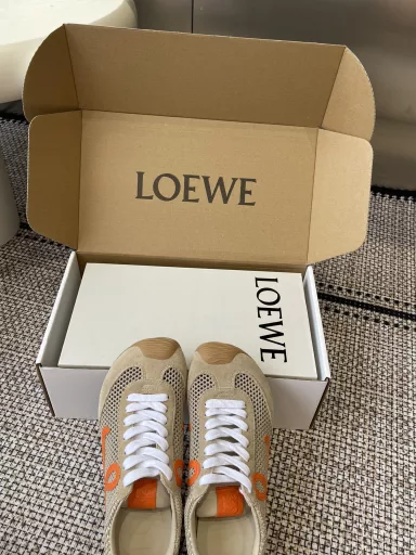 Loewe 25ss latest catwalk model Ballet Runner 2.0 Ballet Leisure Sports Shoes Dexun Shoes Nylon and cow leather sports shoes Asymmetrical toe design, sock-like internal structure Lightweight rubber outsole extends to the toe