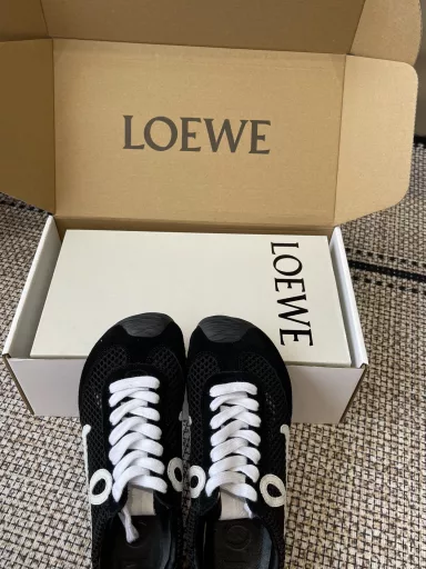 Loewe 25ss latest catwalk model Ballet Runner 2.0 Ballet Leisure Sports Shoes Dexun Shoes Nylon and cow leather sports shoes Asymmetrical toe design, sock-like internal structure Lightweight rubber outsole extends to the toe