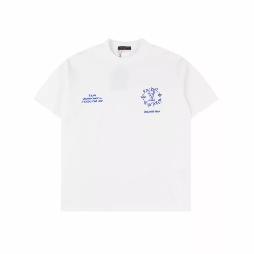 Louis Vuitton LV 25SS Dream Slogan Short Sleeve T-shirtThe fabric is made of customized 240g 26-count special smooth double-strand fine cotton plain weave high-density dust-free cotton fabric. The front is high-density thickened, the lines are smooth, OEM quality, and a full set of customized accessories