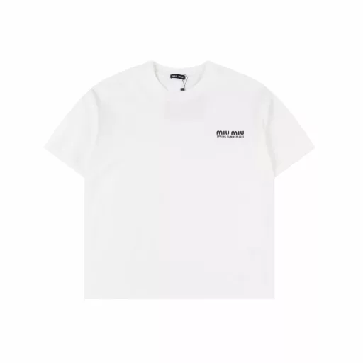 Miu Miu 25SS Spring and Summer Letter Short Sleeve T-shirtThe fabric is made of customized 240g 26-count special smooth double-strand fine cotton plain weave high-density dust-free cotton fabric. The front is high-density thickened, the lines are smooth, OEM quality, and a full set of customized accessories.