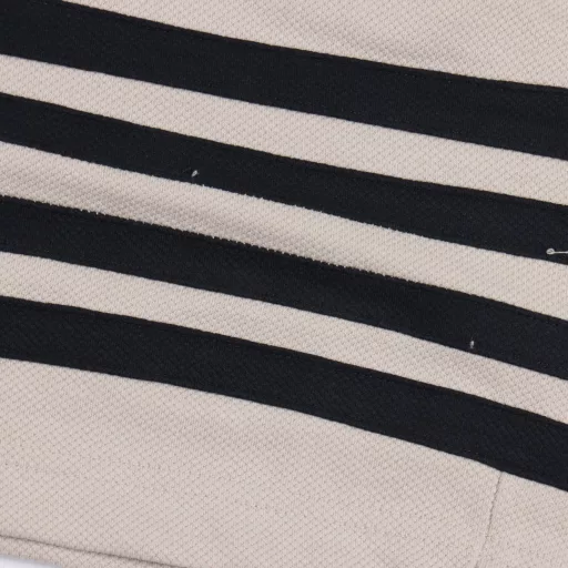Tom Brown Four-bar Webbing ShortsThe fabric is made of professional custom-made 32s surface with delicate touch and 8s lining, which is crisp and stylish, with a gram weight of up to 380g, and a minimum order quantity of 500kg (equivalent to 1,000 pieces). The pocket cloth is made of red, white and blue Oxford fabric. The red stripes on the market are all orange-red. The minimum order quantity for pocket cloth alone is 3,000 meters. The workmanship is completely restored to the latest version of the counter, and the old pocket hemming and side pressure lines are improved.