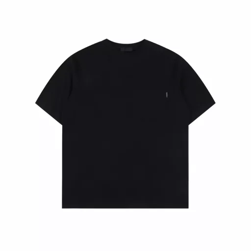 Prada PRD label pocket short-sleeved T-shirtCustomized mercerized hydrogen-oxygen liquid ammonia double-sided satin, Prada label hot-stamped on the pocket, fixed on the pocket of the clothing by heat-pressing transfer technology, neat and beautiful, the fabrics have been washed, the texture is better, not easy to deform, shrink, fade, customized accessories, fit version
