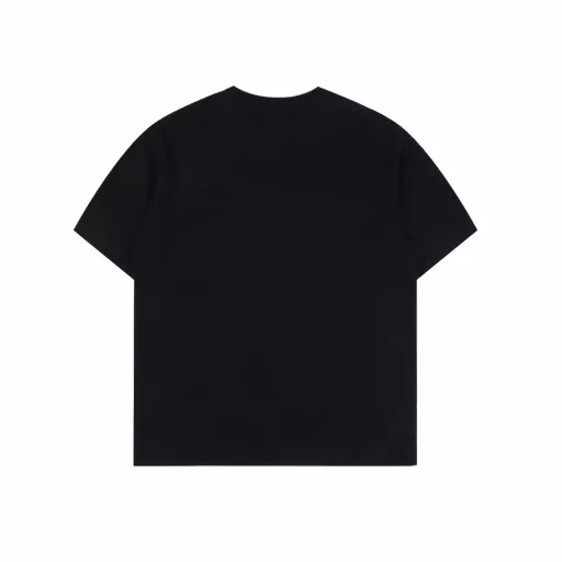 Prada PRD label pocket short-sleeved T-shirtCustomized mercerized hydrogen-oxygen liquid ammonia double-sided satin, Prada label hot-stamped on the pocket, fixed on the pocket of the clothing by heat-pressing transfer technology, neat and beautiful, the fabrics have been washed, the texture is better, not easy to deform, shrink, fade, customized accessories, fit version