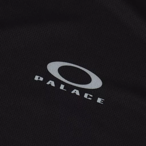 PALACE ✖️Oakley 25SS co-branded reflective mesh short-sleeved shirtTECH JERSEY 3m reflective logo splicing quick-drying retro jersey short-sleeved T-shirtMesh quick-drying fabric Retro color matching splicing Fabric slightly elastic Breathable and quick-drying No shrinkage or deformation 3M reflective print design on the front and backIt is a good choice for daily wear or sports and fitness!