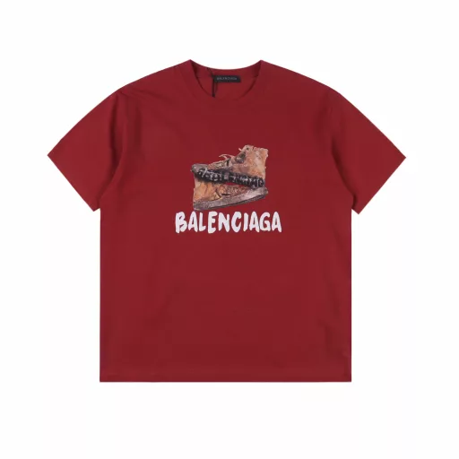 Balenciaga distressed shoes and letter print short-sleeved T-shirtThe logo is refined and upgraded, original fabric, official styleCustomized 280g same-dye fabric, very comfortable to the touchSpring and summer brick cabinet synchronization, fashionable and personalized, super versatile and good-lookingVery suitable for both men and women, a must-have for everyone