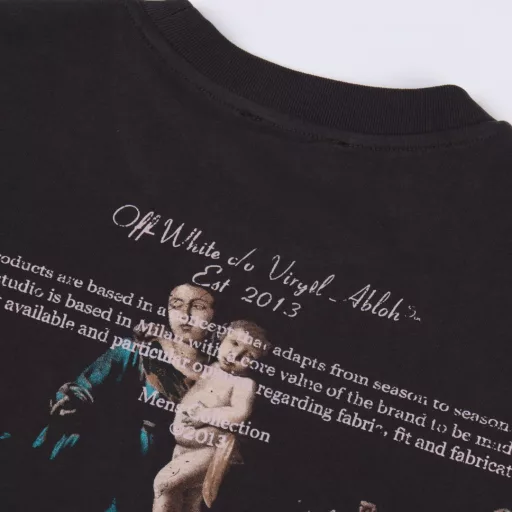 OFF WHITE CO VIRGIL 24ss Washed short sleeves with a back-printed Madonna of the PsalmsRetro-printed washed distressed short sleeves, gender-neutral loose silhouette, with a strong religious tone as a whole, in line with the Renaissance vintage style often used by OFF. Designer Virgil Abloh's obsession with and research on Caravaggio has created a unique opportunity for people to 