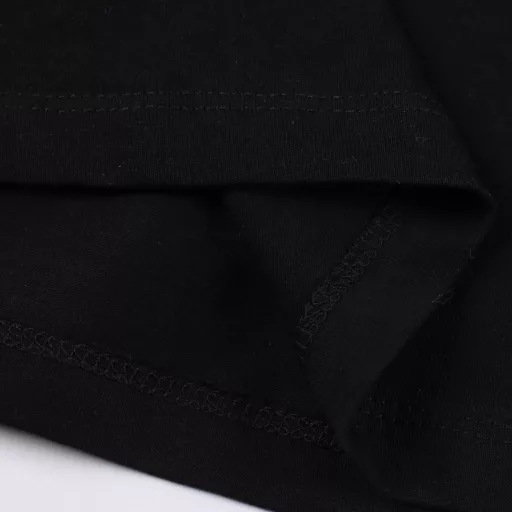 OFF WHITE CO VIRGIL 24ss digital earphones arrow print short sleevesAll fabrics and threads are custom-woven and dyed. All fabric colors are color-matched and dyed with color cards. There is no color difference. It uses 240g weight, 100 cotton jersey. Jersey: a thin knitted fabric (the fabric of ordinary full-length short sleeves). It is used on warp knitting or weft knitting machines because of its strong hygroscopicity. Plain needles, loops, threads, jacquards and other organizations are woven into single-sided or double-sided fabrics. The casual technique is not artificial. This texture is very street. It has a more visual sense of hierarchy than the conventional arrow logo. The specially stylized single product T-shirt naturally has a high degree of recognition, with significant labeling and enough personality. It is the first wave of spring clothing. Classic OS version, heavy craftsmanship and high quality, 3 sets of front plates, 12 sets of back screen plates, 160 mesh fabric weighs 220 grams, modified for half a month, a total of 20 plates, printing with Japanese mimaki printing machine, no edge or burr, inkjet printing, hot pressing and cold tearing, through the fabric texture anti-scratch ironing operation, printing does not fog, adding a sense of hierarchy to the simple design, the washing label is also customized according to the original font to find a company, the auxiliary materials are still the correct auxiliary materials of the whole line, the rectangular woven collar label design, the previous three-dimensional silicone feel font is cancelled and replaced with a full woven collar label, the collar label part can see the fluorescent font, the five-link silicone hang tag, the three-link washing label and the zebra crossing packaging line are still