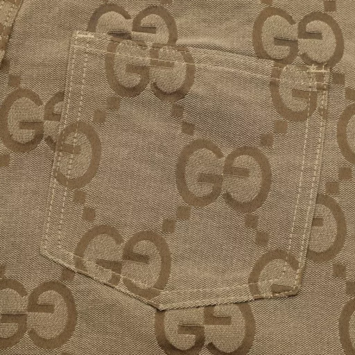 Gucci GC 25SS straight jacquard leather label shortsLight luxury, a must-have item for men and women's daily commuting wearDetailed features· Raw material high-density full jacquard craft fabric· Laser positioning cutting process· Customized original brass logo buckle· Customized original leather label· Original main label washing tag brand moisture-proof paper packaging