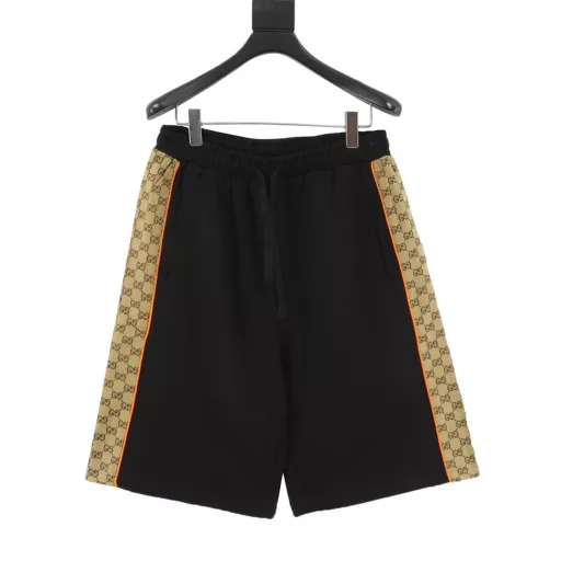 Gucci GC 25SS jacquard patchwork knitted shortsLight luxury, a must-have item for men and women's daily commuting wear, correct versions are free to compareDetailed features· The main body is made of 360g pure cotton double yarn fish scale terry fabric· The splicing part uses raw material high-density cotton canvas, which is dyed in camel and ebony colors and then made with full jacquard technology· Splicing welt technology· Laser positioning cutting technology· Original main label washing tag packaging