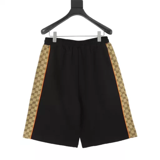 Gucci GC 25SS jacquard patchwork knitted shortsLight luxury, a must-have item for men and women's daily commuting wear, correct versions are free to compareDetailed features· The main body is made of 360g pure cotton double yarn fish scale terry fabric· The splicing part uses raw material high-density cotton canvas, which is dyed in camel and ebony colors and then made with full jacquard technology· Splicing welt technology· Laser positioning cutting technology· Original main label washing tag packaging