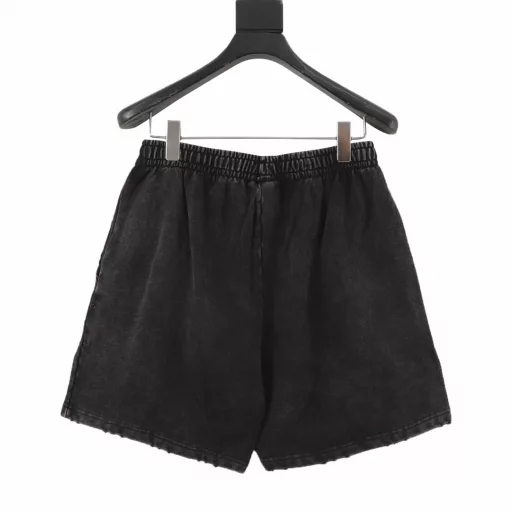 Balenciaga BLCG 25SS double ring flame fried snowflake washed hole shortsLight luxury, men and women's daily commuting must-have items, correct versions are free to compareDetailed features· 360g pure cotton double yarn fish scale terry fabric· Oxygen bleaching and water drying pretreatment· Garment is dyed and then fried snowflake craft is used to make it old· Imported cracked slurry manual screen printing process, the texture is naturally cracked after air drying· Garment is hand-positioned and worn and washed to make it old· Double needle sewing cross-seam process· Original main label washing tag moisture-proof paper packaging