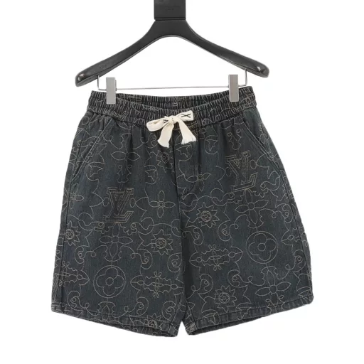 Louis Vuitton 1V 25SS Arabic pattern jacquard denim shortsLight luxury, a must-have item for men and women's daily commuting wear. Correct version, welcome to compareDetailed features· Custom-woven and dyed Arabic pattern jacquard fabric· Infrared positioning cutting, all alignment· Garment washing and fermentation process· Customized original brass metal buttons· Pants with elastic waist design· Rear patch pocket design· Special car full wheat clip process