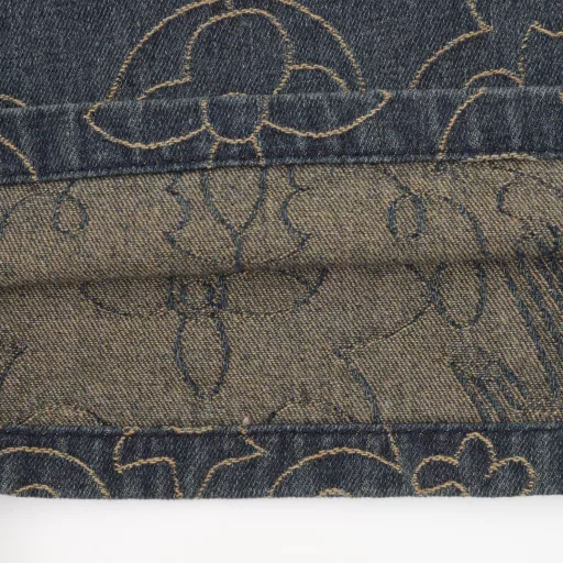 Louis Vuitton 1V 25SS Arabic pattern jacquard denim shortsLight luxury, a must-have item for men and women's daily commuting wear. Correct version, welcome to compareDetailed features· Custom-woven and dyed Arabic pattern jacquard fabric· Infrared positioning cutting, all alignment· Garment washing and fermentation process· Customized original brass metal buttons· Pants with elastic waist design· Rear patch pocket design· Special car full wheat clip process