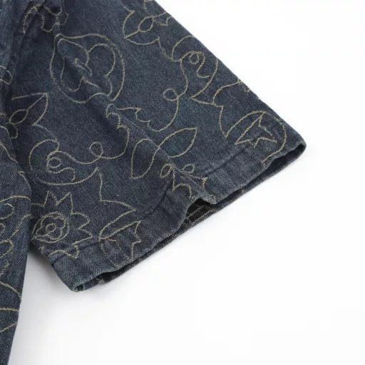Louis Vuitton 1V 25SS Arabic pattern jacquard denim short-sleeved shirtLight luxury, a must-have item for men and women's daily commuting wear. Correct version. Welcome to compareDetailed features· Custom-woven and dyed Arabic pattern jacquard fabric· Infrared positioning cutting, all alignment· Garment washing and fermentation process· Customized original brass metal buttons· Pants with elastic waist design· Rear patch pocket design· Special car full wheat clip process· Original main label washing tag packaging
